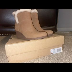 UGG wedge boots Devorah Size 9